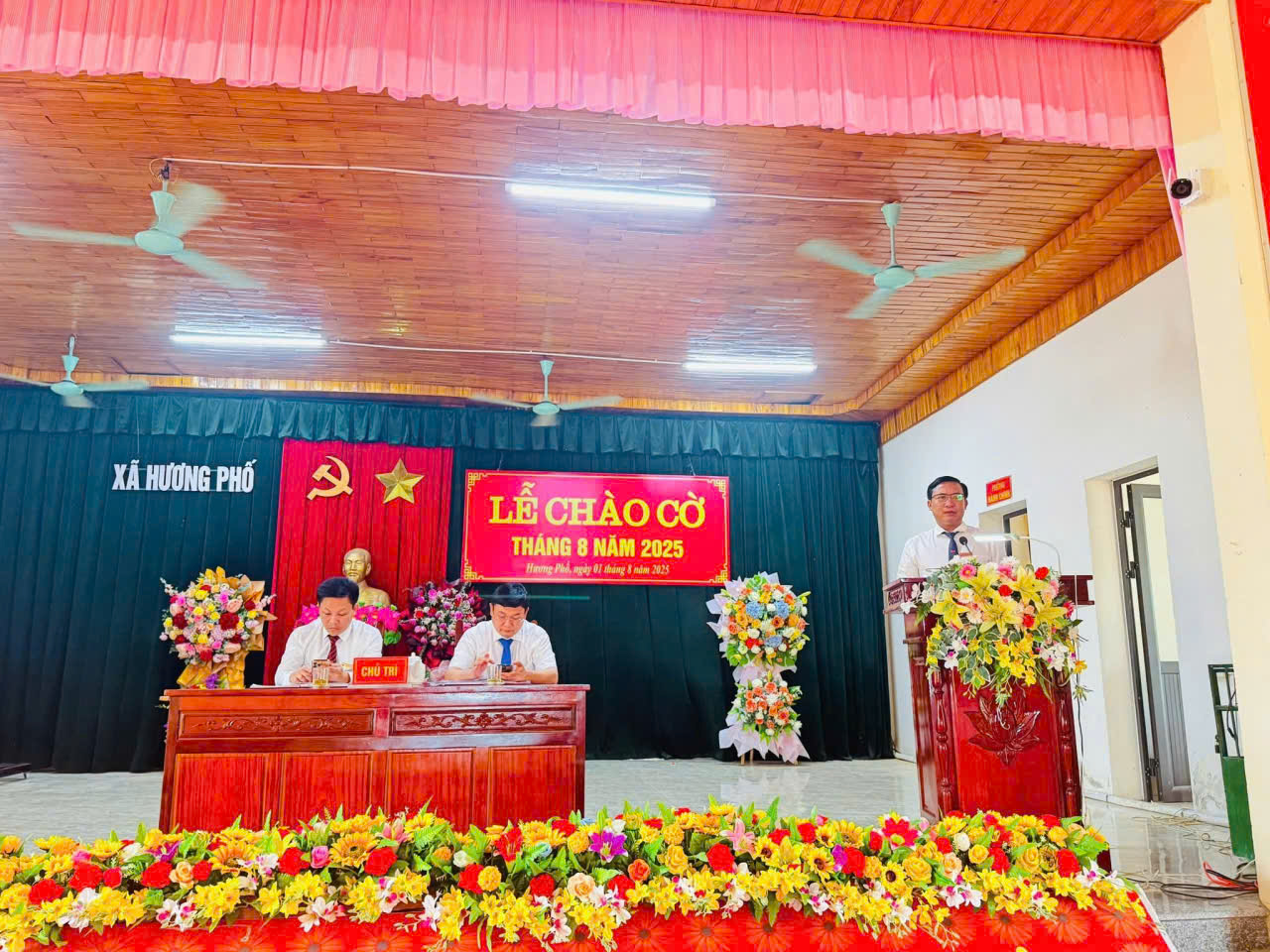 ĐẢNG ỦY XÃ HƯƠNG PHỐ TỔ CHỨC LỄ CHÀO CỜ THÁNG 8 NĂM 2025