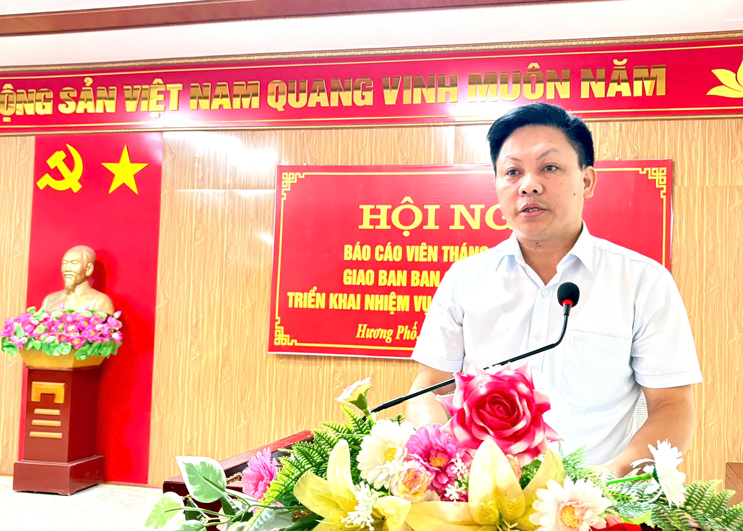 Hương Phố tổ chức Hội nghị báo cáo viên tháng 4 và giao ban Ban công tác 35