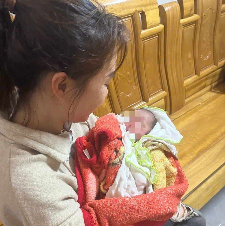 Thông báo của UBND xã Hương Phố về việc tìm thân nhân của trẻ bị bỏ rơi