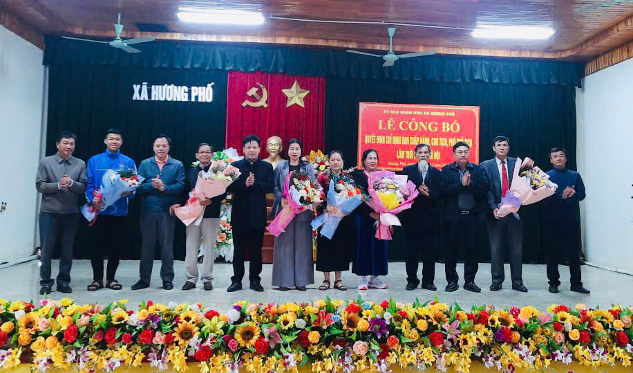 Lễ công bố Quyết định chỉ định Ban Chấp hành, Chủ tịch, Phó Chủ tịch lâm thời các Hội xã hội xã Hương Phố
