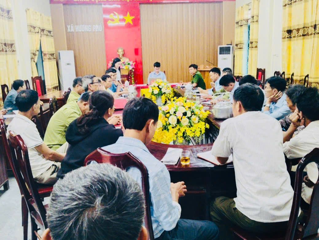 Các chủ máy gặt ký cam kết, thống nhất giá dịch vụ thu hoạch lúa vụ Xuân 2026