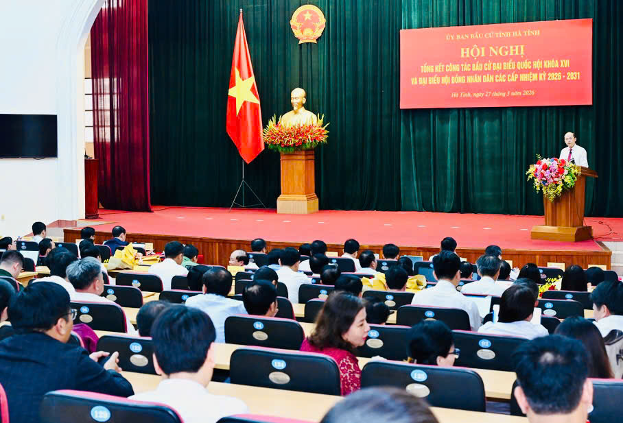 Chủ tịch UBND tỉnh tặng Bằng khen cho tập thể và cá nhân xã Hương Phố vì thành tích xuất sắc trong bầu cử