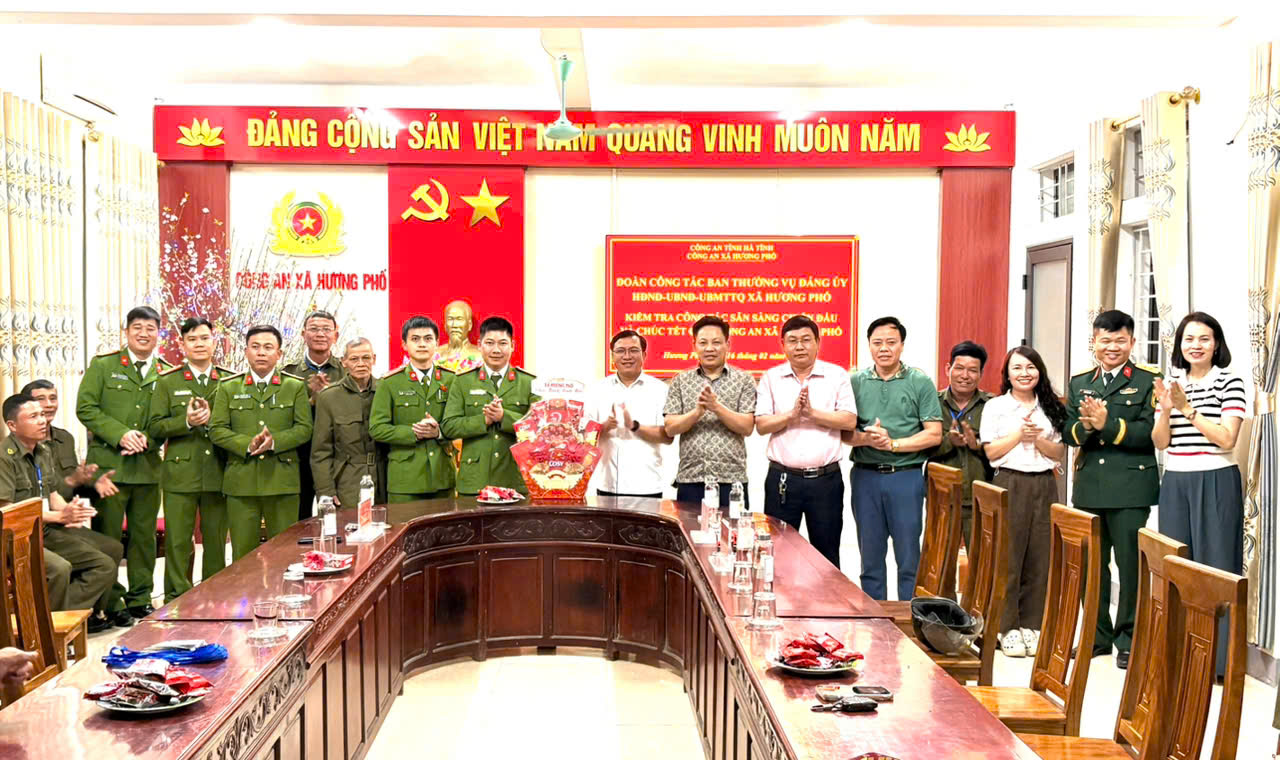 Lãnh đạo xã Hương Phố thăm, chúc Tết các đơn vị làm nhiệm vụ trực Tết Bính Ngọ 2026