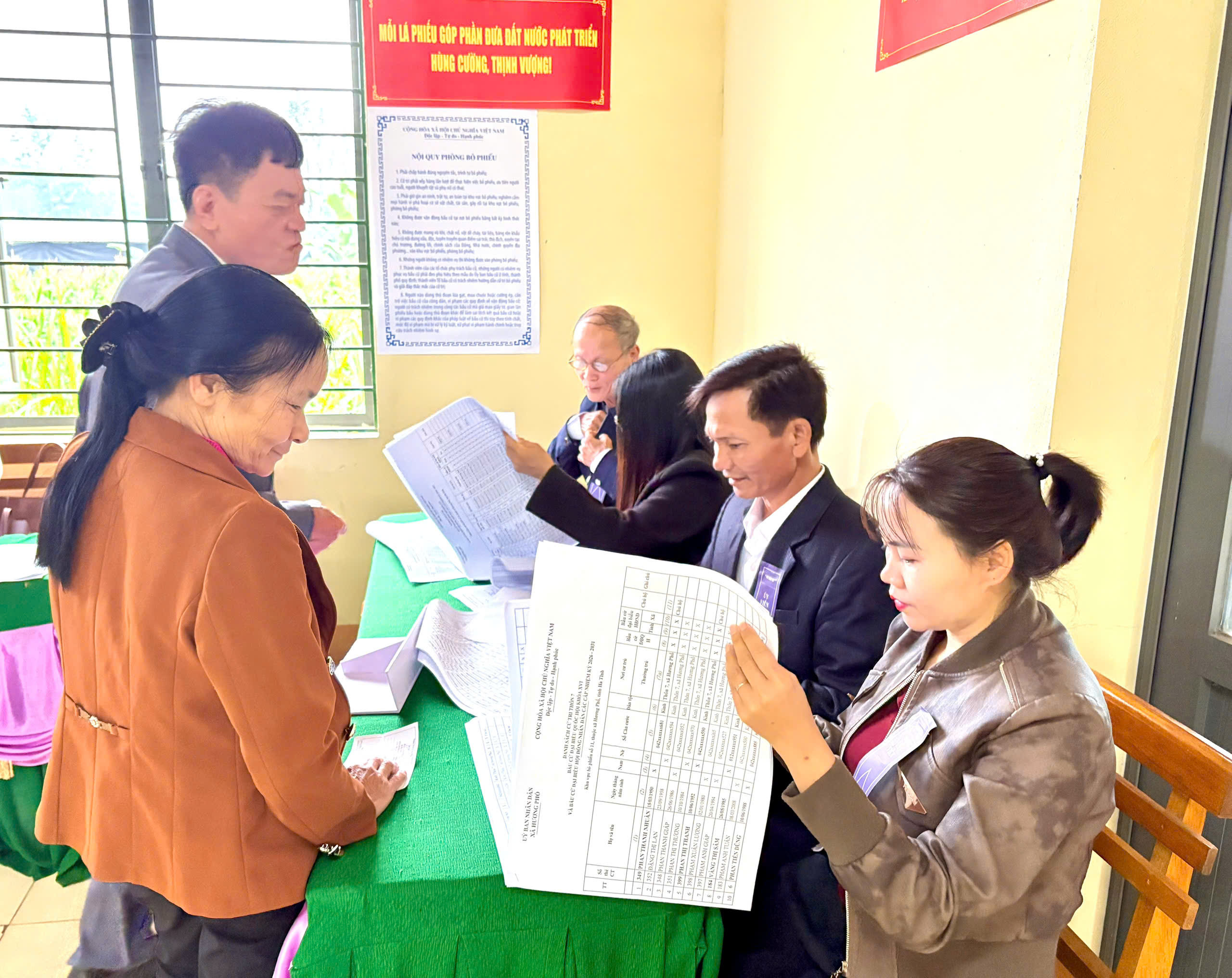 Hương Phố: 18/18 khu vực bỏ phiếu hoàn thành bầu cử, đạt 100% cử tri tham gia