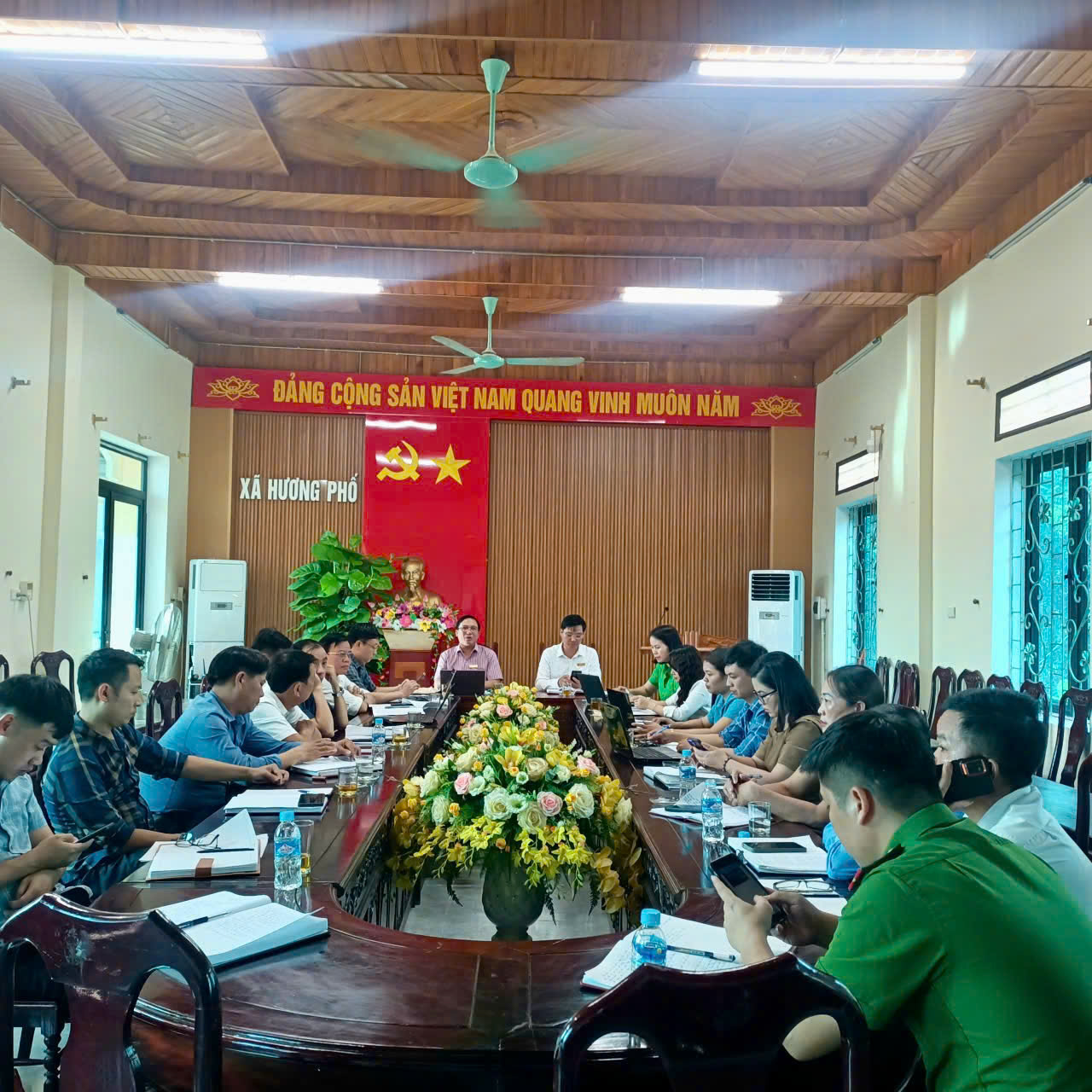 Thường trực HĐND xã Hương Phố họp đánh giá kết quả Quý III và triển khai nhiệm vụ Quý IV năm 2025