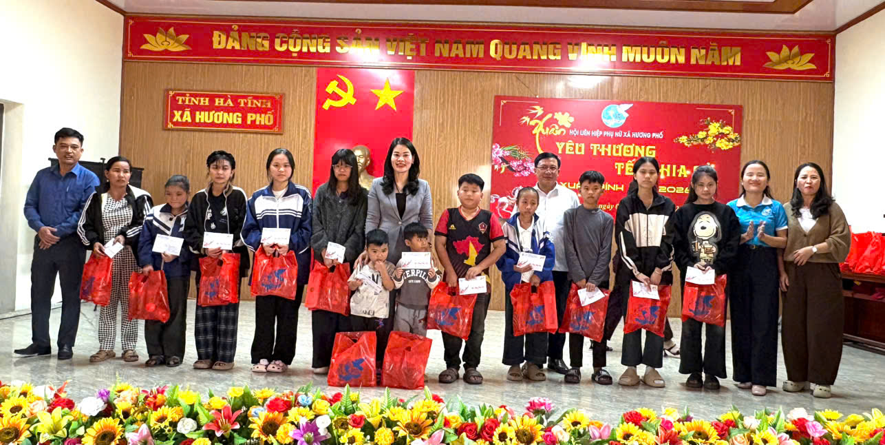 Hội LHPN xã Hương Phố tổ chức chương trình “Xuân yêu thương, Tết sẻ chia”, trao tiền đỡ đầu Quý I năm 2026 