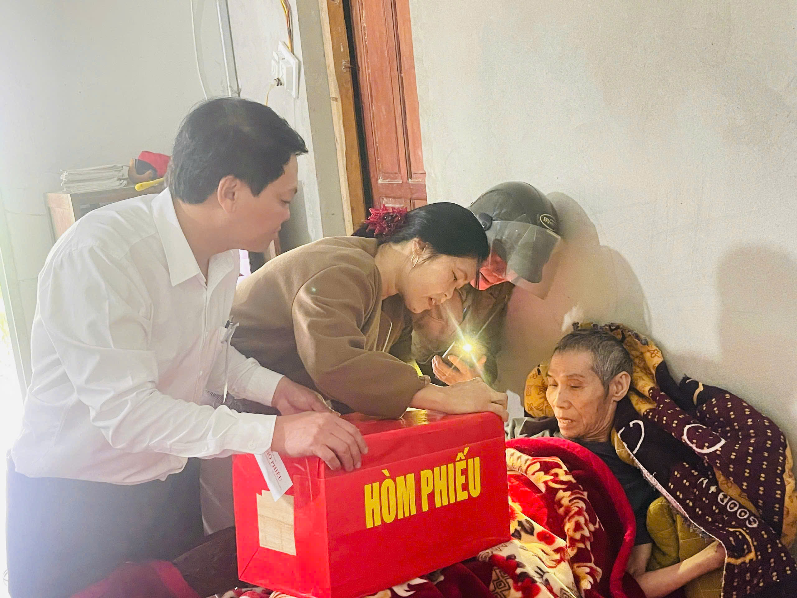 Ghi nhận một số hình ảnh đẹp sáng nay 15/3 tại các khu vực bỏ phiếu xã Hương Phố