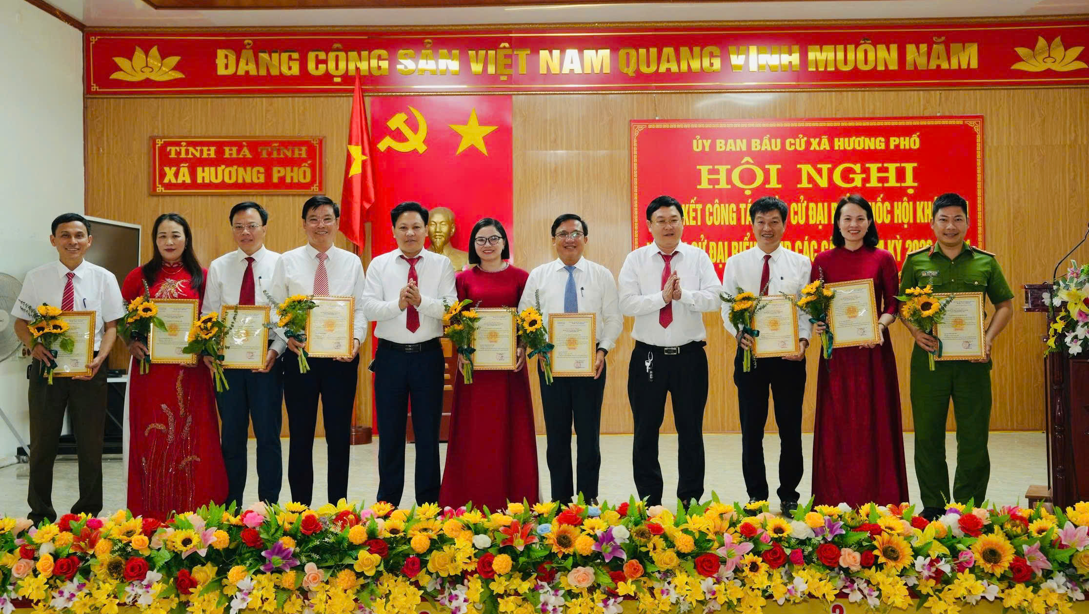 Thành công toàn diện: Hương Phố tổng kết bầu cử, trao chứng nhận cho 19 đại biểu HĐND xã khóa II, nhiệm kỳ 2026-2031  