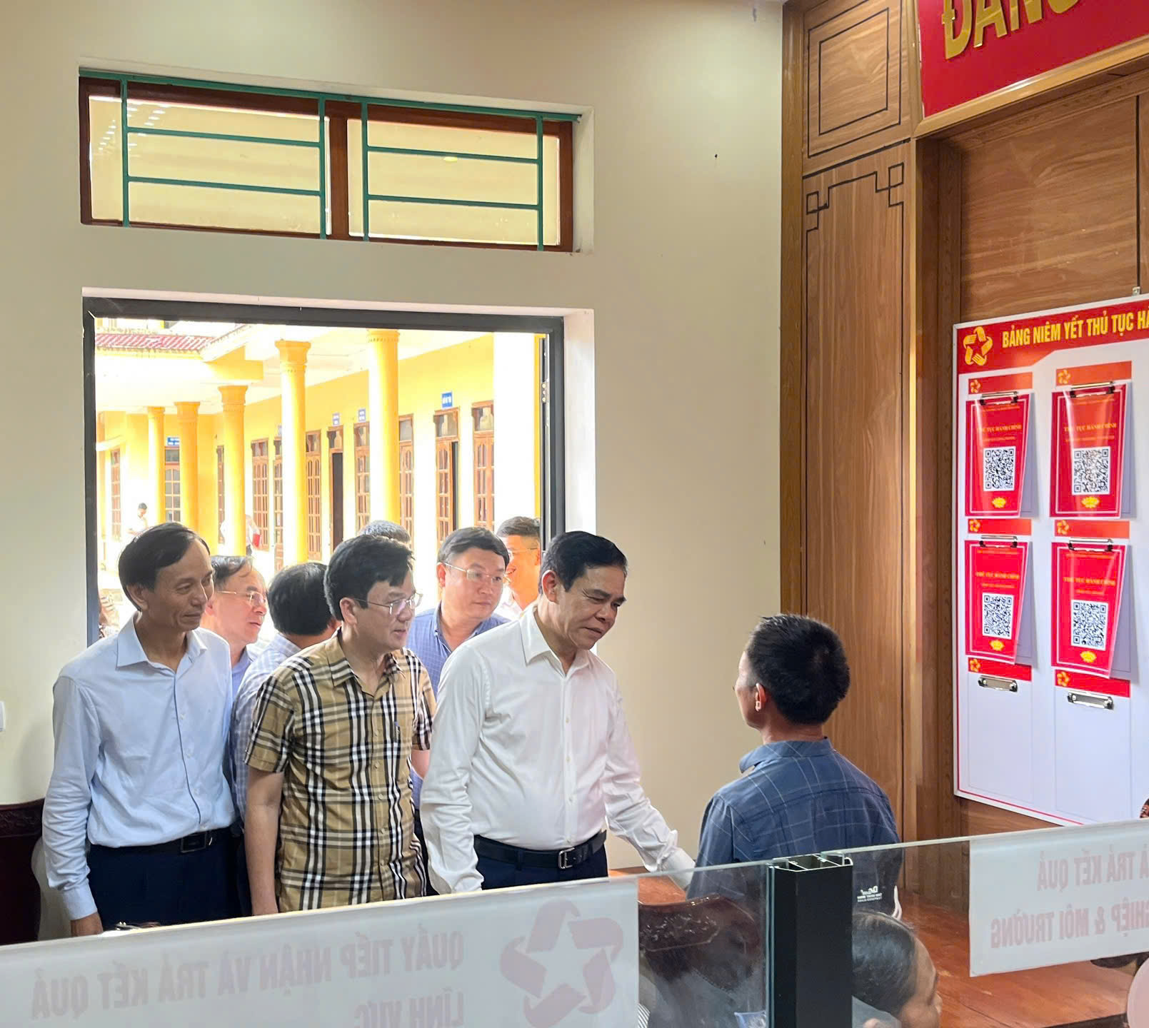 XÃ HƯƠNG PHỐ ĐÓN ĐOÀN LÃNH ĐẠO TỈNH HÀ TĨNH KIỂM TRA CÔNG TÁC VẬN HÀNH CHÍNH QUYỀN 2 CẤP