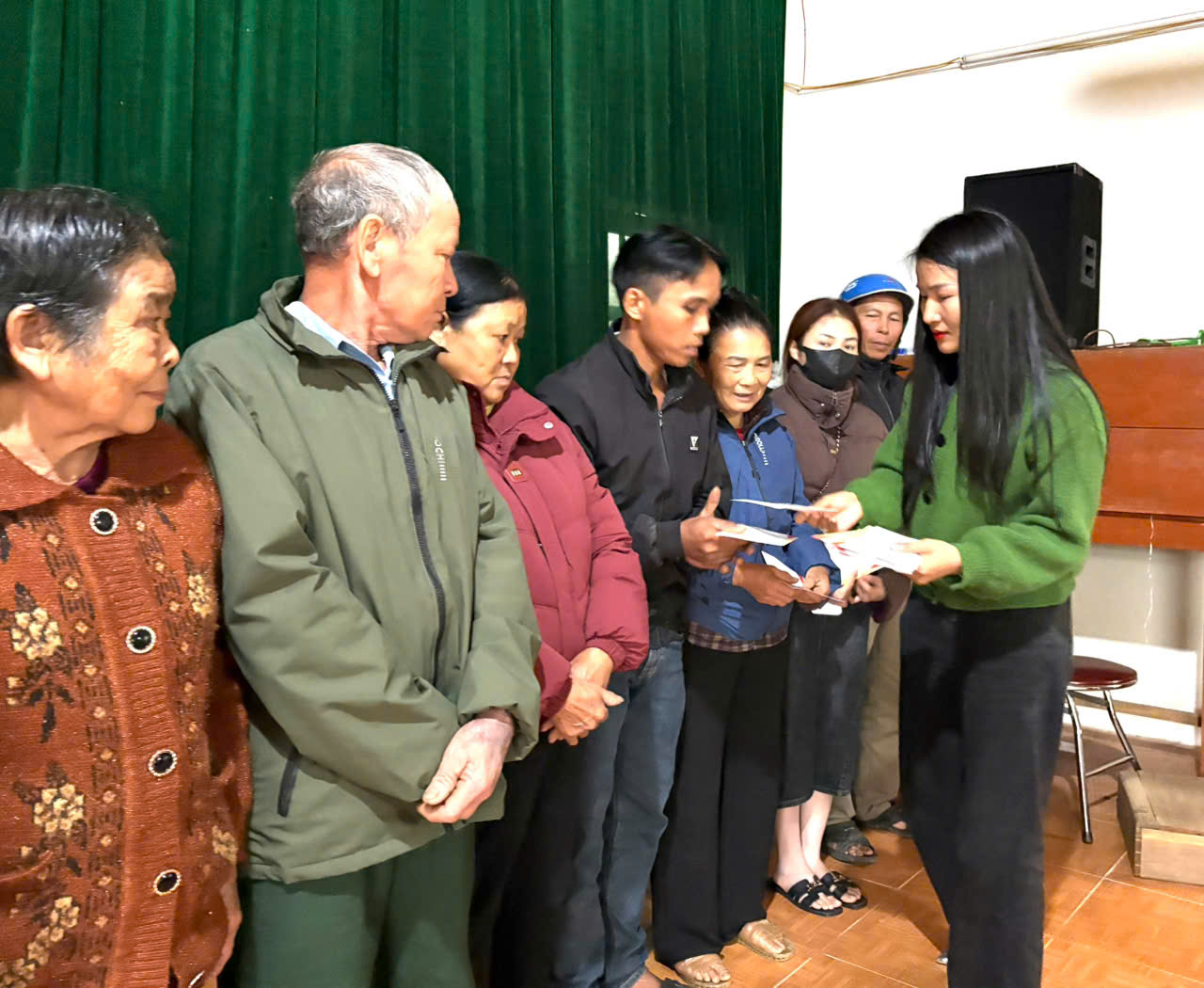 MTTQ xã Hương Phố trao quà Tết cho 80 hộ nghèo, hộ khó khăn tại thôn Phố Cường, nhân dịp Tết Nguyên đán  