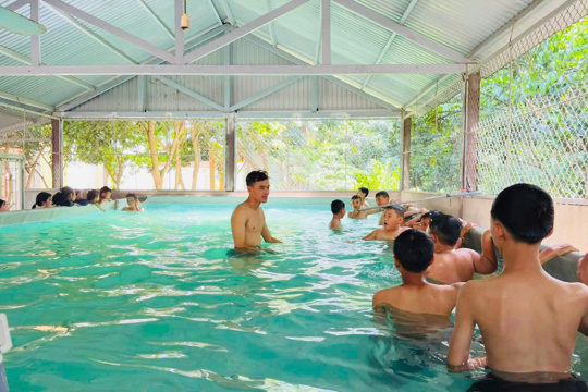 Hương Phố bước đầu mở 4 lớp dạy bơi miễn phí cho trẻ em trong dịp hè năm 2026 