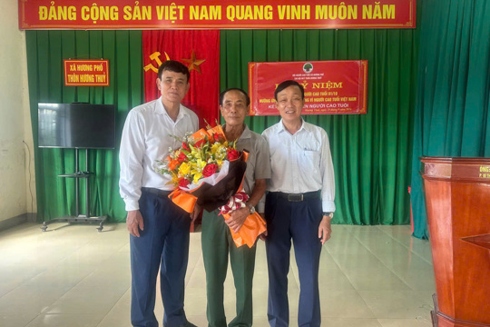 Hương Phố tổ chức các hoạt động kỷ niệm 35 năm Ngày Quốc tế Người cao tuổi 