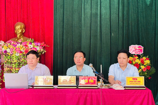 Ban Thường vụ Đảng ủy xã Hương Phố làm việc với cán bộ cốt cán, đảng viên thôn Cường Thịnh
