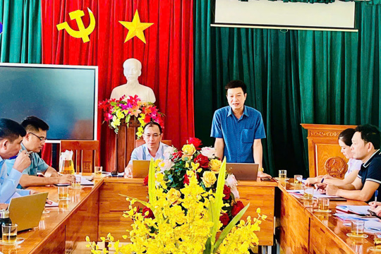 Xã Hương Phố làm việc với các trường học về xây dựng trường chuẩn và chuẩn bị năm học mới