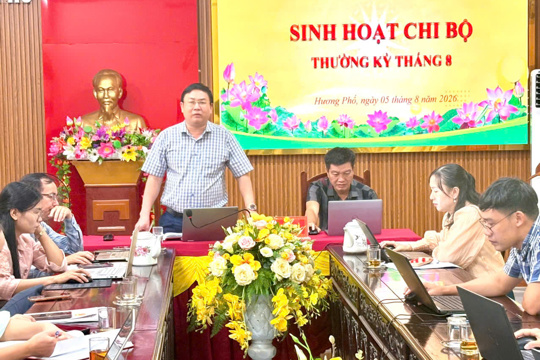 Chi bộ UBND xã Hương Phố tổ chức sinh hoạt định kỳ tháng 8 năm 2026
