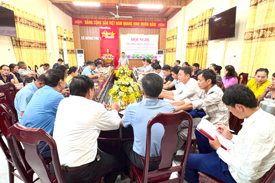 Thường trực Đảng ủy xã Hương Phố làm việc với cấp ủy chi bộ 12 thôn, triển khai nhiệm vụ sau sắp xếp 