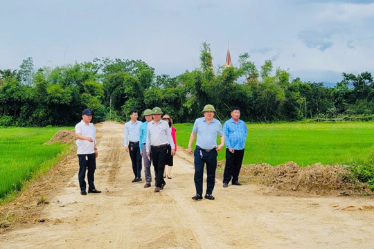 Xã Hương Phố triển khai thi công công trình xây dựng, nâng cấp các tuyến đường giao thông nông thôn thôn Đông Thịnh
