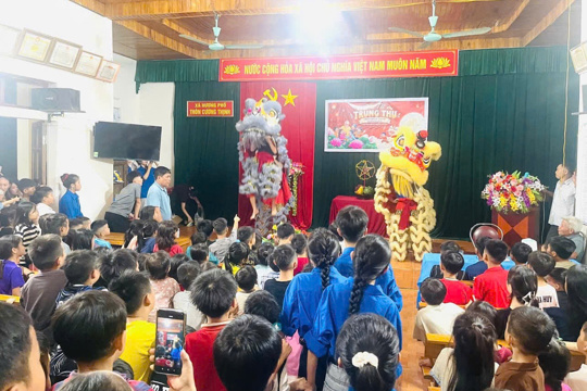 Hương Phố: Rộn ràng các hoạt động vui Tết Trung thu cho thiếu nhi