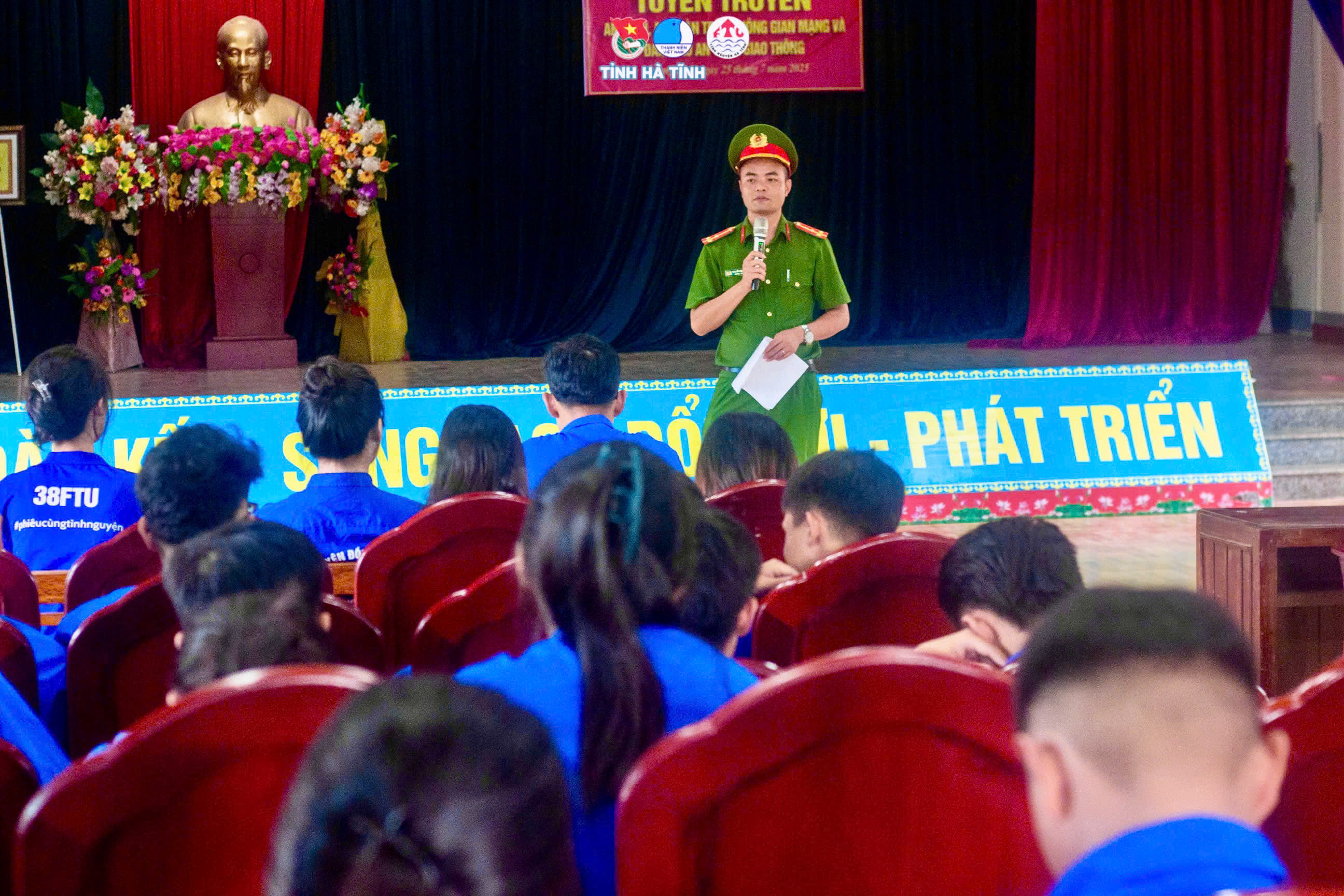 UBND XÃ HƯƠNG PHỐ TỔ CHỨC TUYÊN TRUYỀN PHÁP LUẬT CHO ĐOÀN VIÊN, HỌC SINH TRÊN ĐỊA BÀN