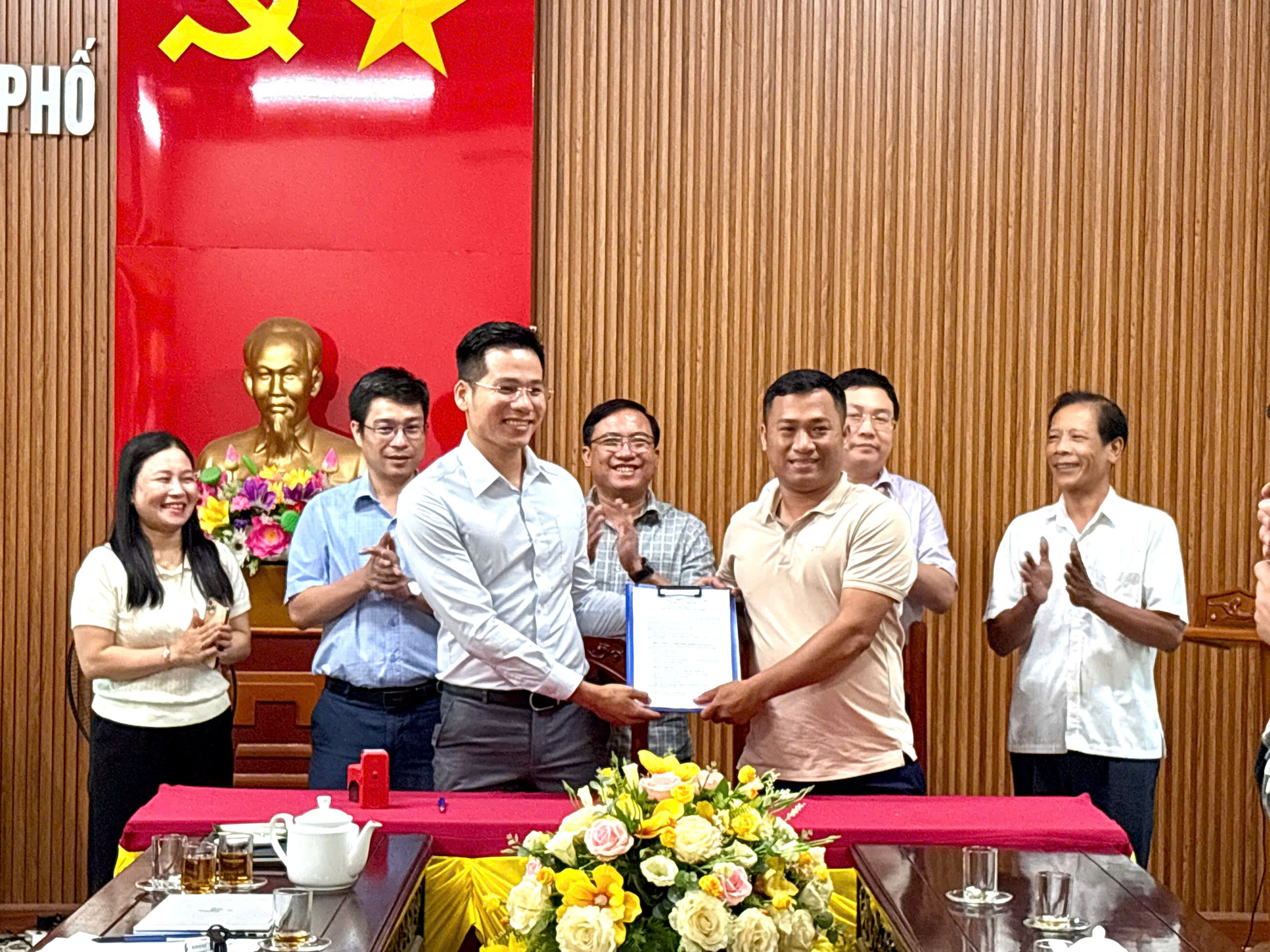 Xã Hương Phố ra mắt mô hình liên kết sản xuất, tiêu thụ chuối tiêu xanh và khảo sát phát triển mô hình trồng sen 
