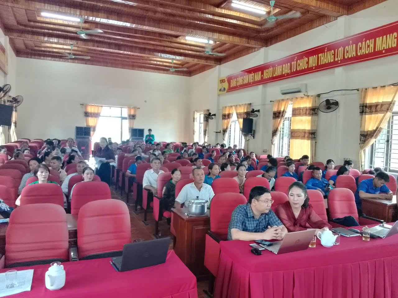 UBND XÃ HƯƠNG PHỐ TỔ CHỨC HỘI NGHỊ TƯ VẤN, GIỚI THIỆU VIỆC LÀM, ĐÀO TẠO NGHỀ, CÁC CHƯƠNG TRÌNH ĐI HỌC TẬP, LÀM VIỆC Ở NƯỚC NGOÀI