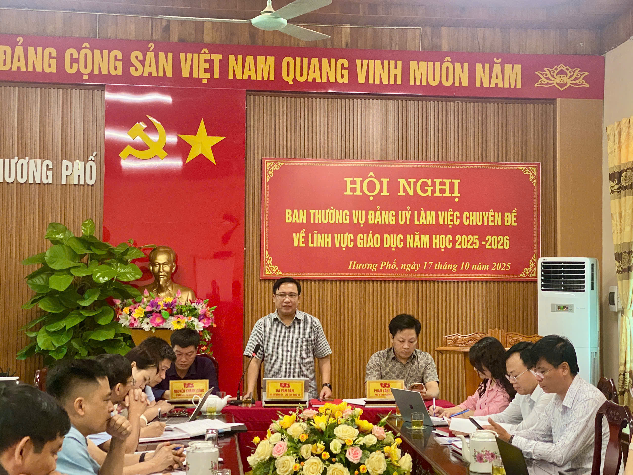 Đảng ủy xã Hương Phố tổ chức họp Ban Thường vụ đánh giá kết quả thực hiện nhiệm vụ tháng 10, định hướng nhiệm vụ tháng 11 năm 2025