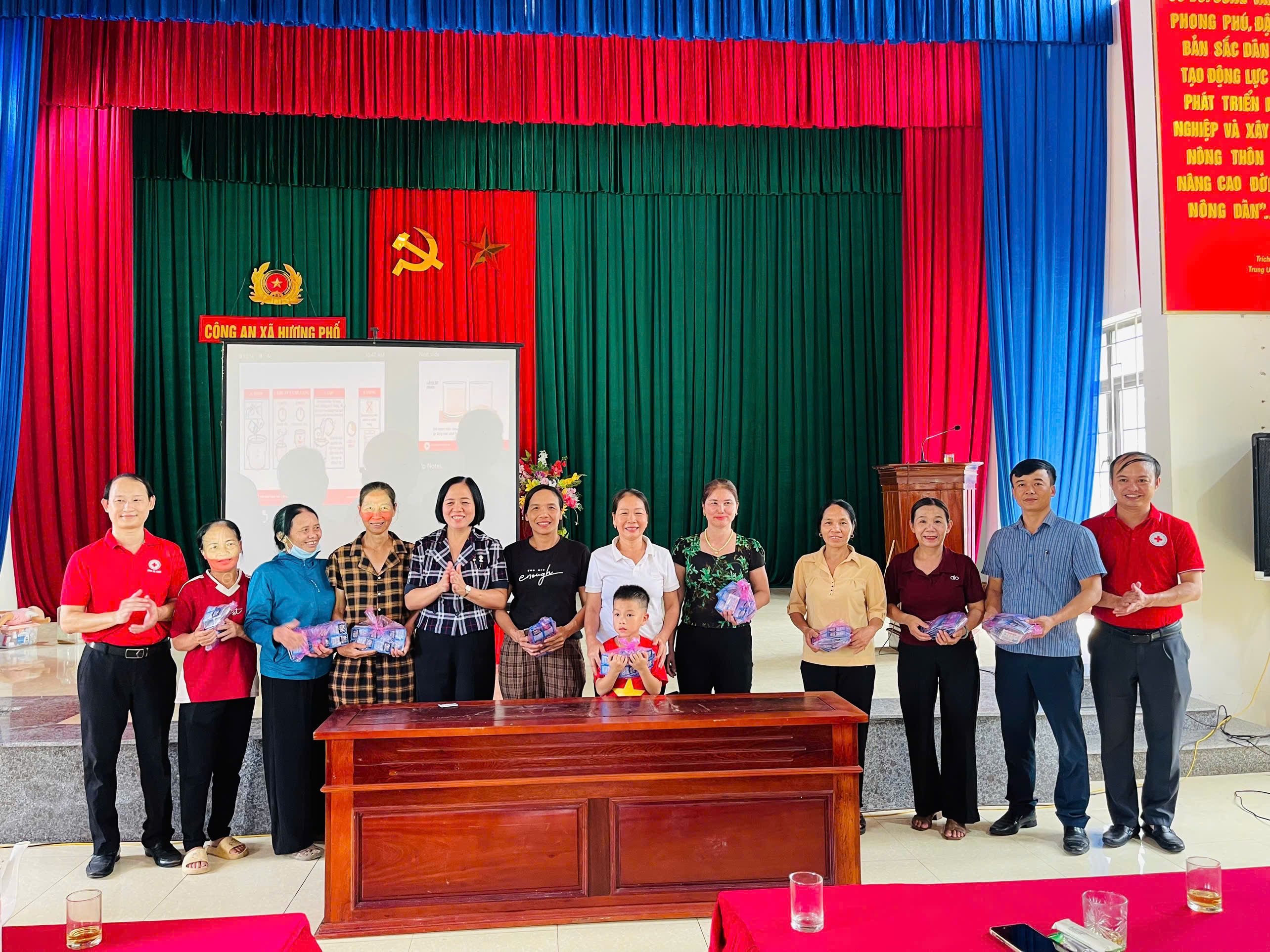 UBND XÃ HƯƠNG PHỐ PHỐI HỢP HỘI CHỮ THẬP ĐỎ TỈNH TỔ CHỨC TẬP HUẤN PHÒNG NGỪA ỨNG PHÓ THIÊN TAI VÀ SƠ CẤP CỨU BAN ĐẦU CHO NHÂN DÂN